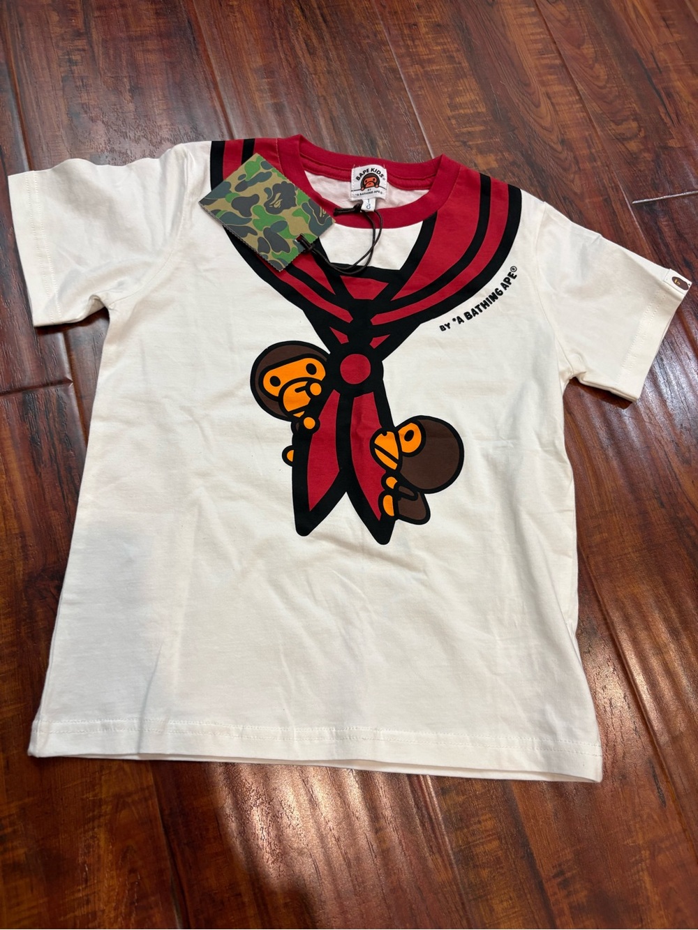 NWT The Bathing Ape Kids White Graphic Tee with Red Sailor Collar - size 130cm